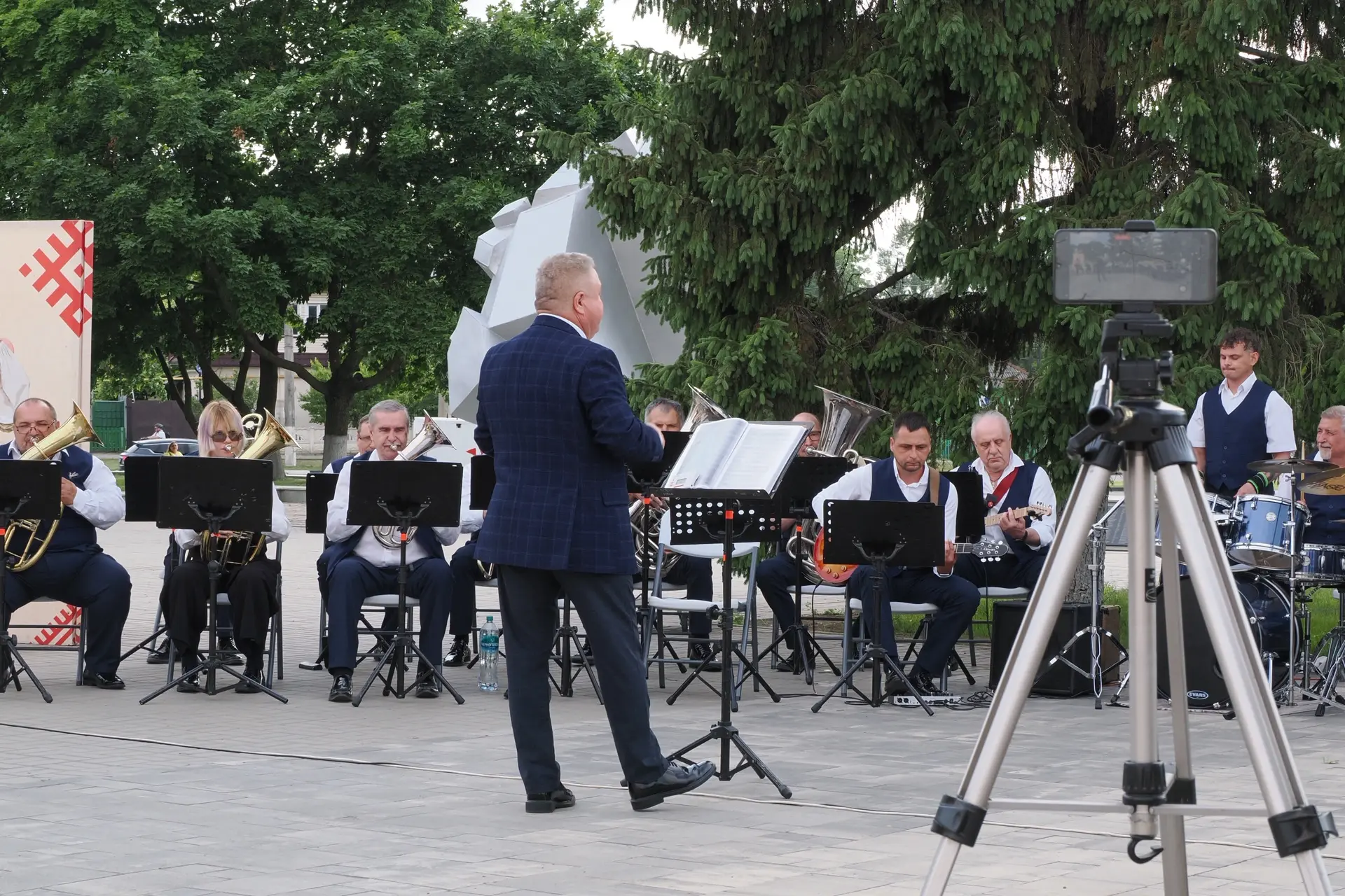 Сегодня в амфитеатре Центра современная музыка звучала иначе 🙌

Духовой оркестр «Вдохновение» Дворц