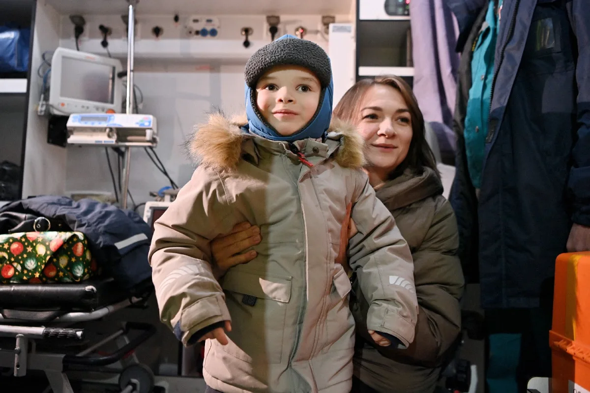 🎁 Дмитрий Братыненко исполнил мечту 4-летнего Марка из Сыктывкара  Мальчик загадал на Новый год жела