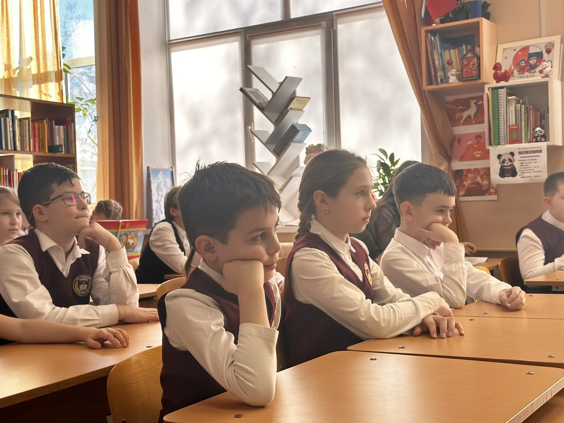 🪖Месячник Защитника Отечества  Сегодня в нашей школьной библиотеке прошёл лицейский конкурс чтецов, 