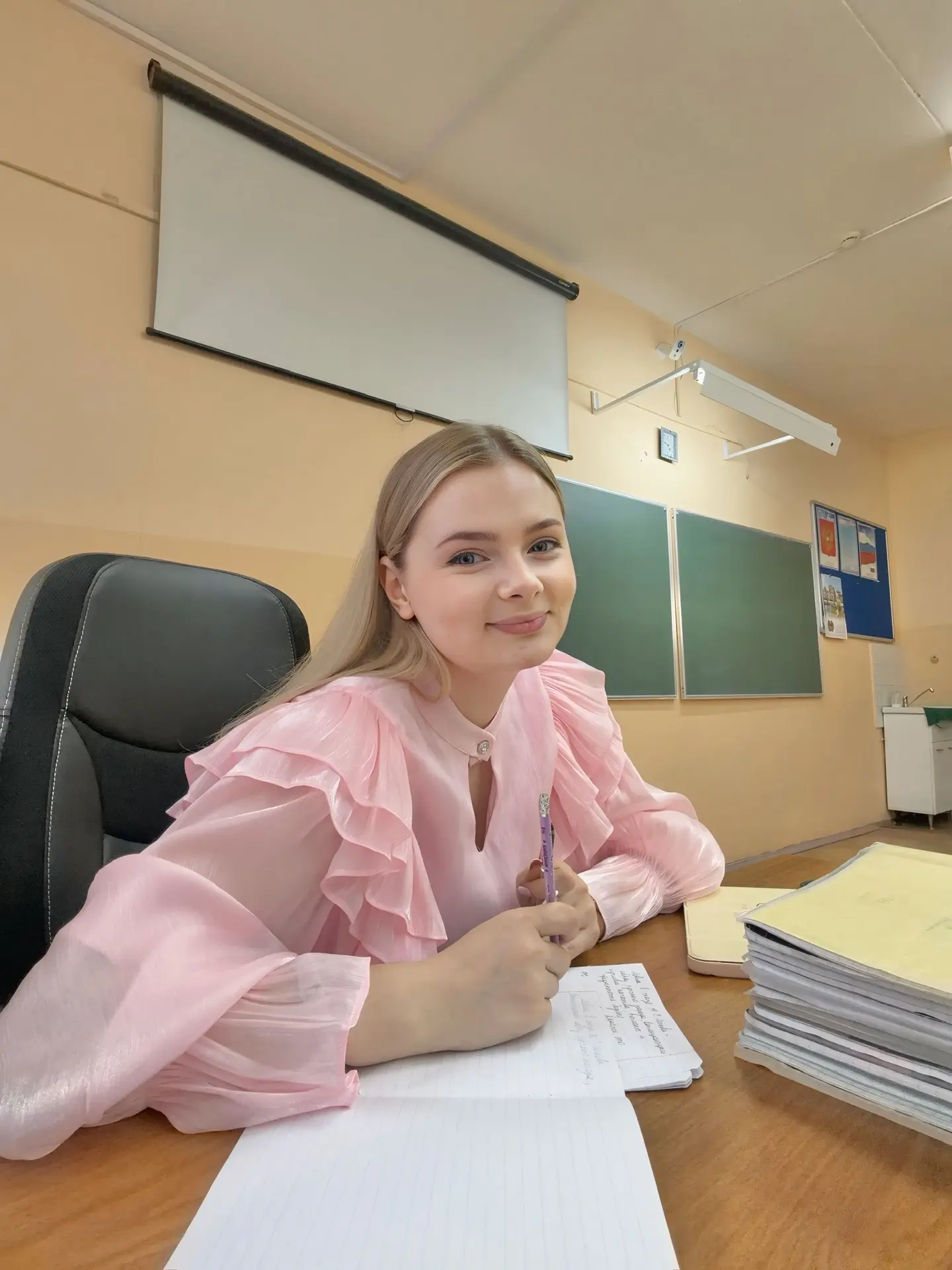 Школа: 11 классов Университет: 5 лет  Работа в школе: 6 лет   Ну вот и подходит к концу мой 6 год ра