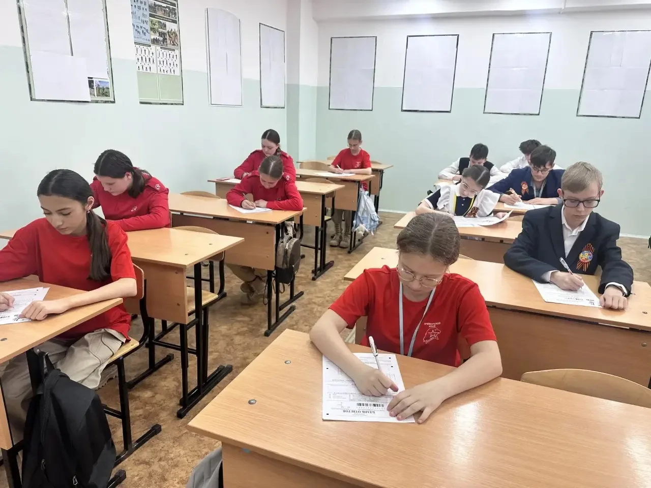Диктант Победы: связь поколений в стенах школы! 📝Сегодня в 6 «В» классе прошёл «Диктант Победы» — ва