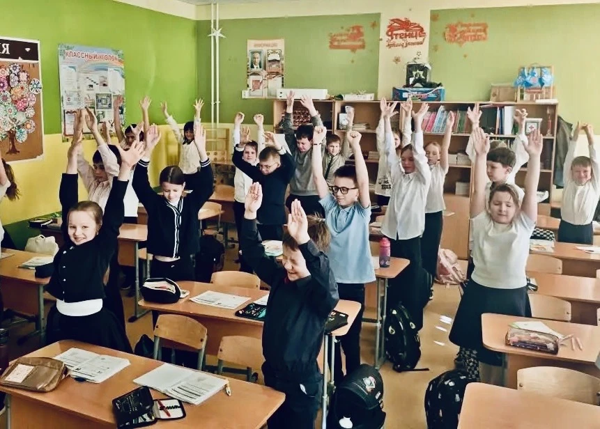 Как совладать с эмоциями❓  📌В лицее утро понедельника для школьников традиционно началось с торжеств