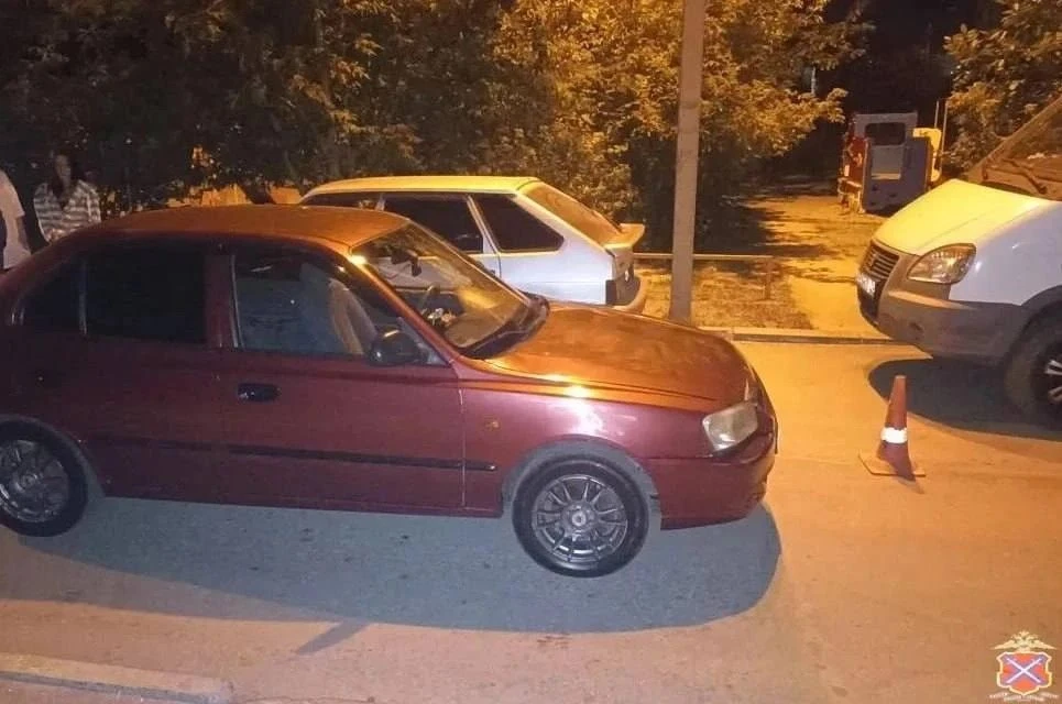 В Волжском на площади Труда произошло дорожно-транспортное происшествие.

 Водитель автомобиля, 18-л