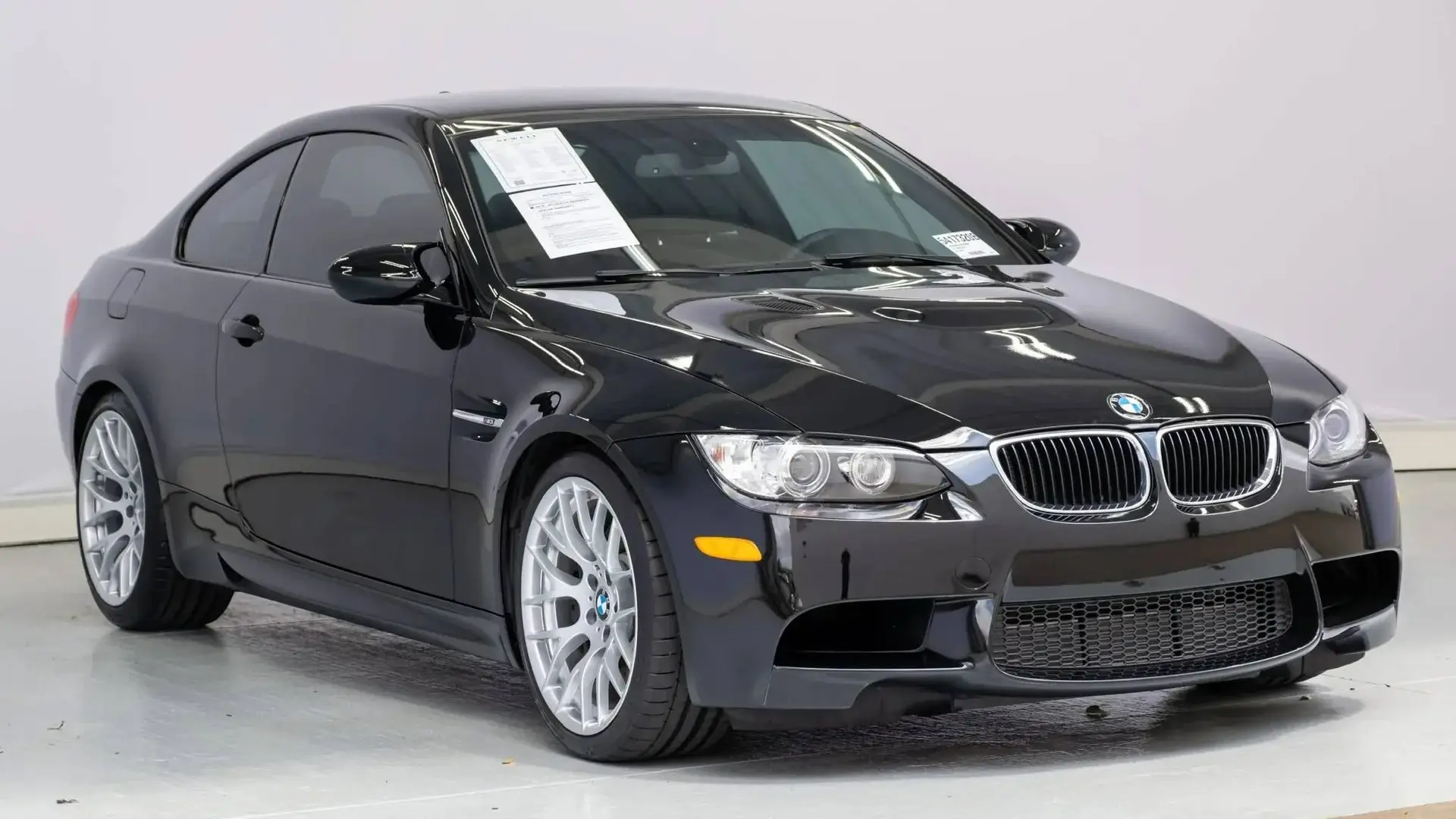 😍 15-летний BMW M3 продали на аукционе в США за $205,392 — в 2,5 раза дороже нового.  Купе 2011 года