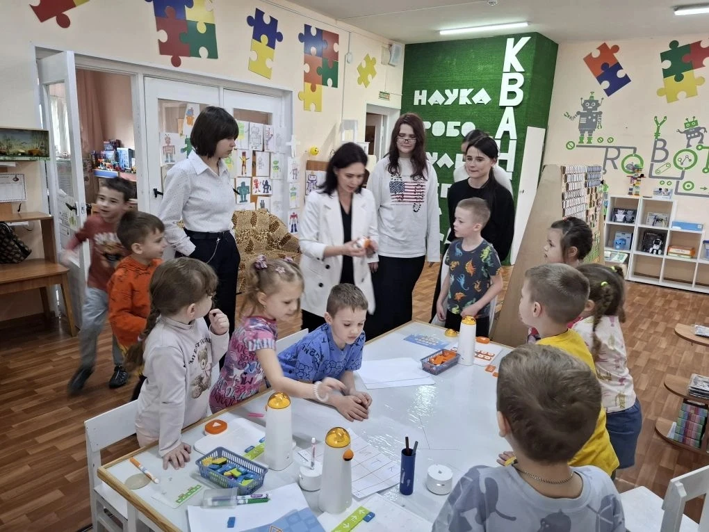 Обучающиеся 8в и 9б посетили детский сад 20 в рамках профориентации.   Метлина Татьяна Александровна