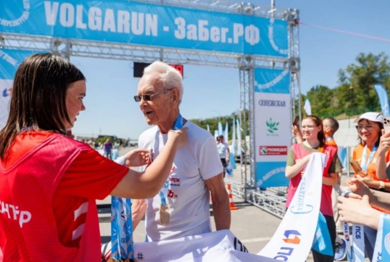 Не можем не поделиться 😍  У этого участника забега через пару недель юбилей - 100 лет! Медков Алекса