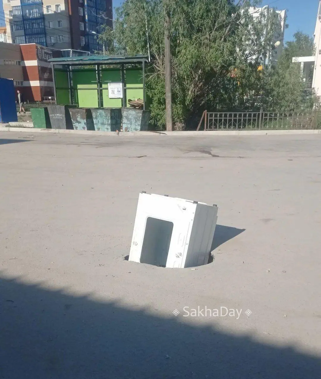 Так много вопросов и так мало ответов

В Якутске нашли уникальный способ борьбы с дорожными ямами: ж