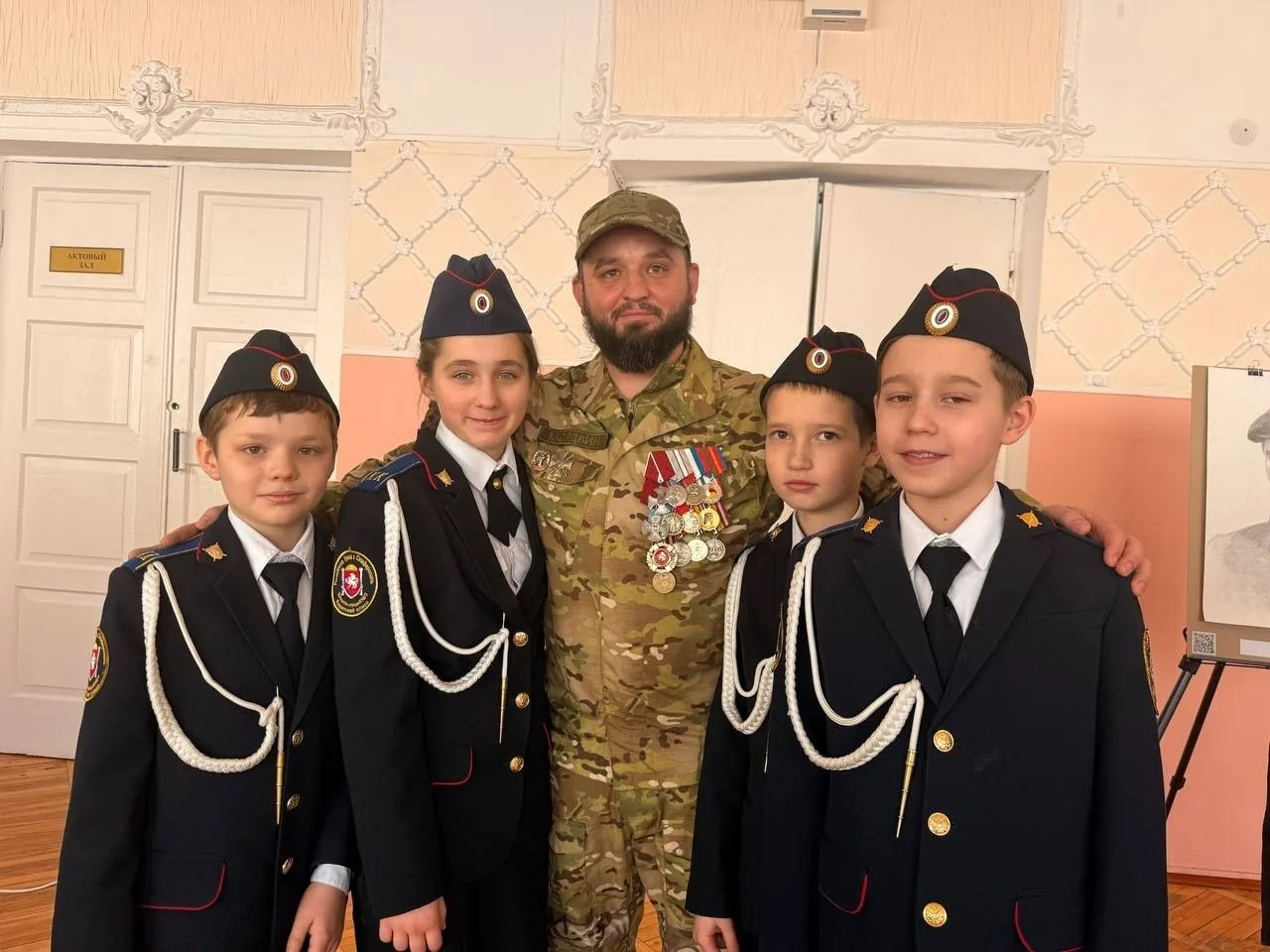 В Симферополе прошла  встреча в рамках передвижной выставки «Линия фронта проходит чере...