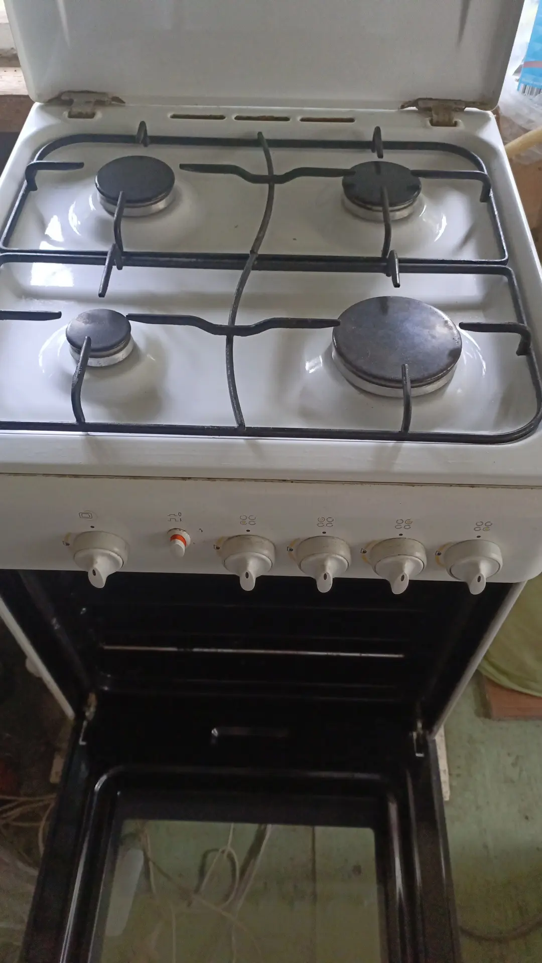 Продам газовую плиту в хорошем, рабочем состоянии с духовкой, цена 3000р., самовывоз из...