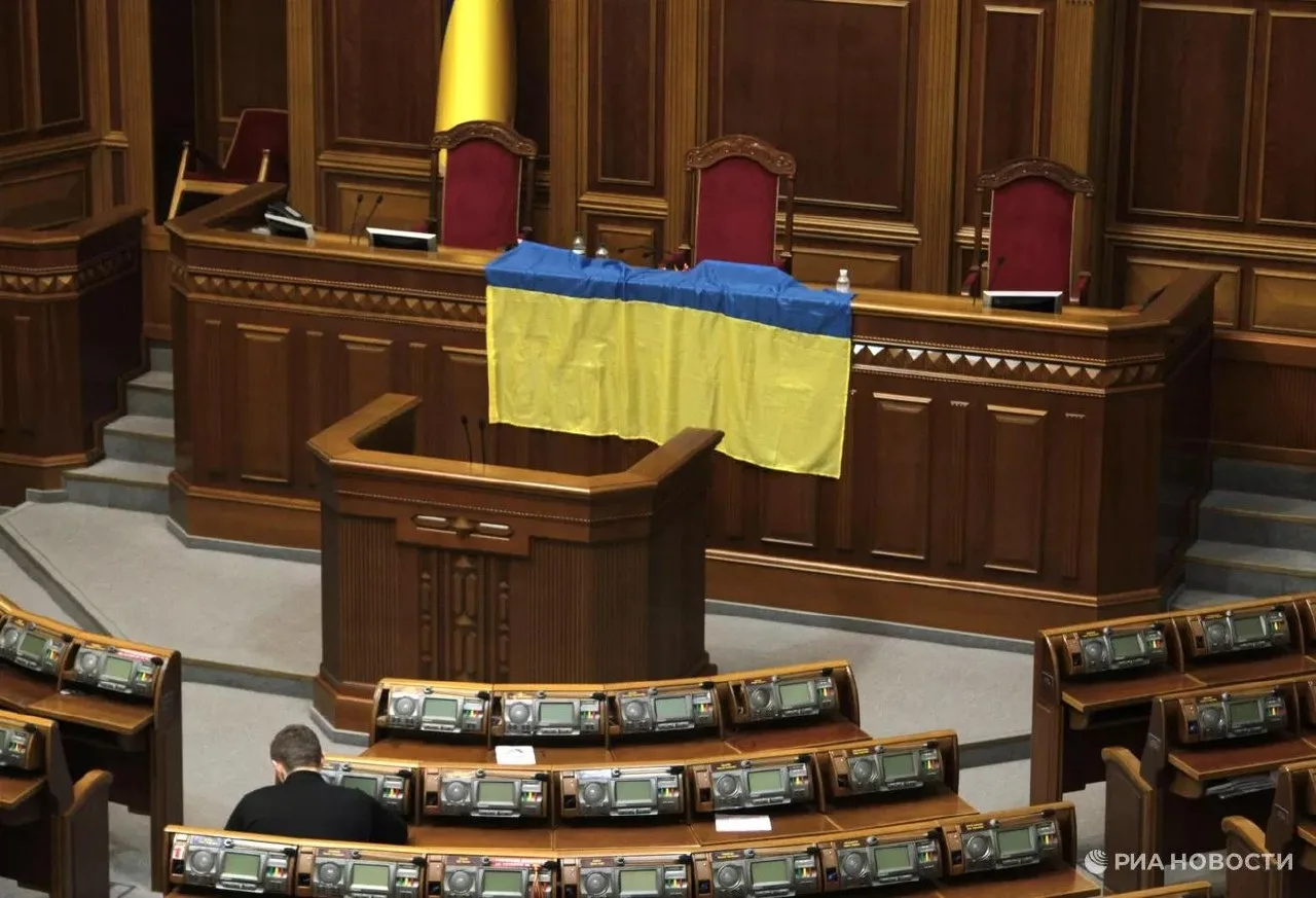 Дефицит бюджета: на Украине готовится массовое сокращение во власти.