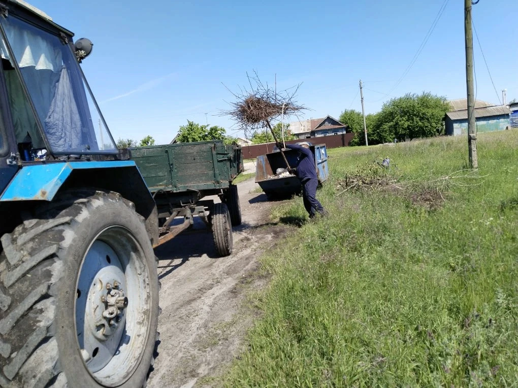 Уборка кладбищ в Выровском поселении.
