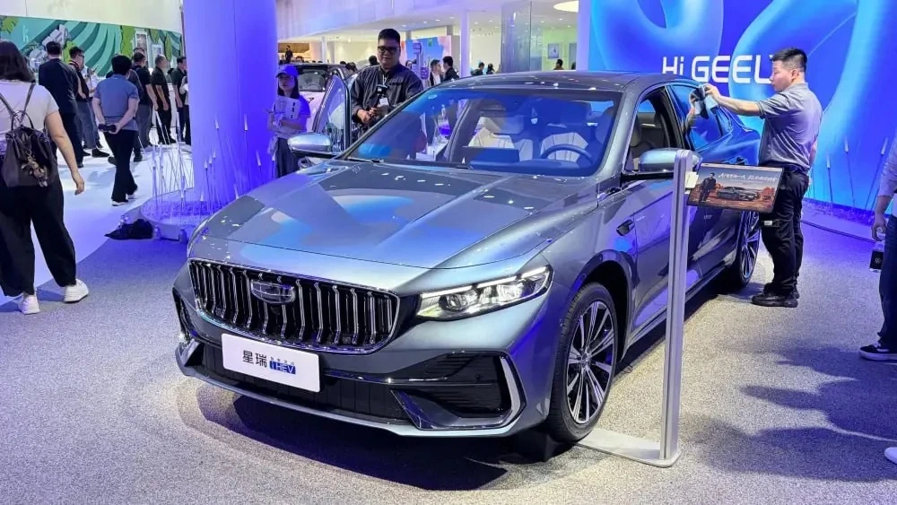 Седан Geely Preface i-HEV с традиционной гибридной силовой установкой вышел на рынок Китая. Диапазон