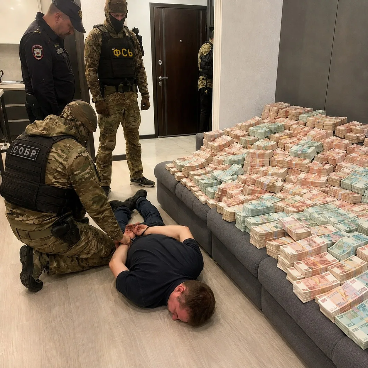 ⚡️ Директора стройфирмы задержали по делу о мошенничестве на 103 млн рублей  В Липецке сотрудники по