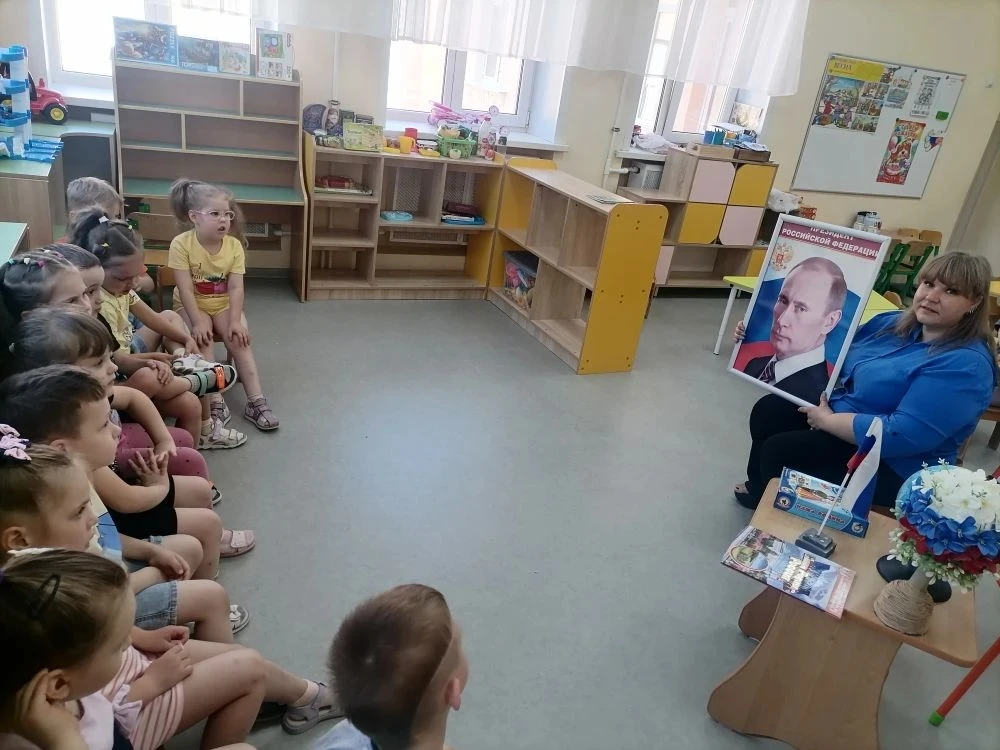 В шестой, средней ,группе мы с ребятами отпраздновали День России с размахом)! Мы не просто провели 