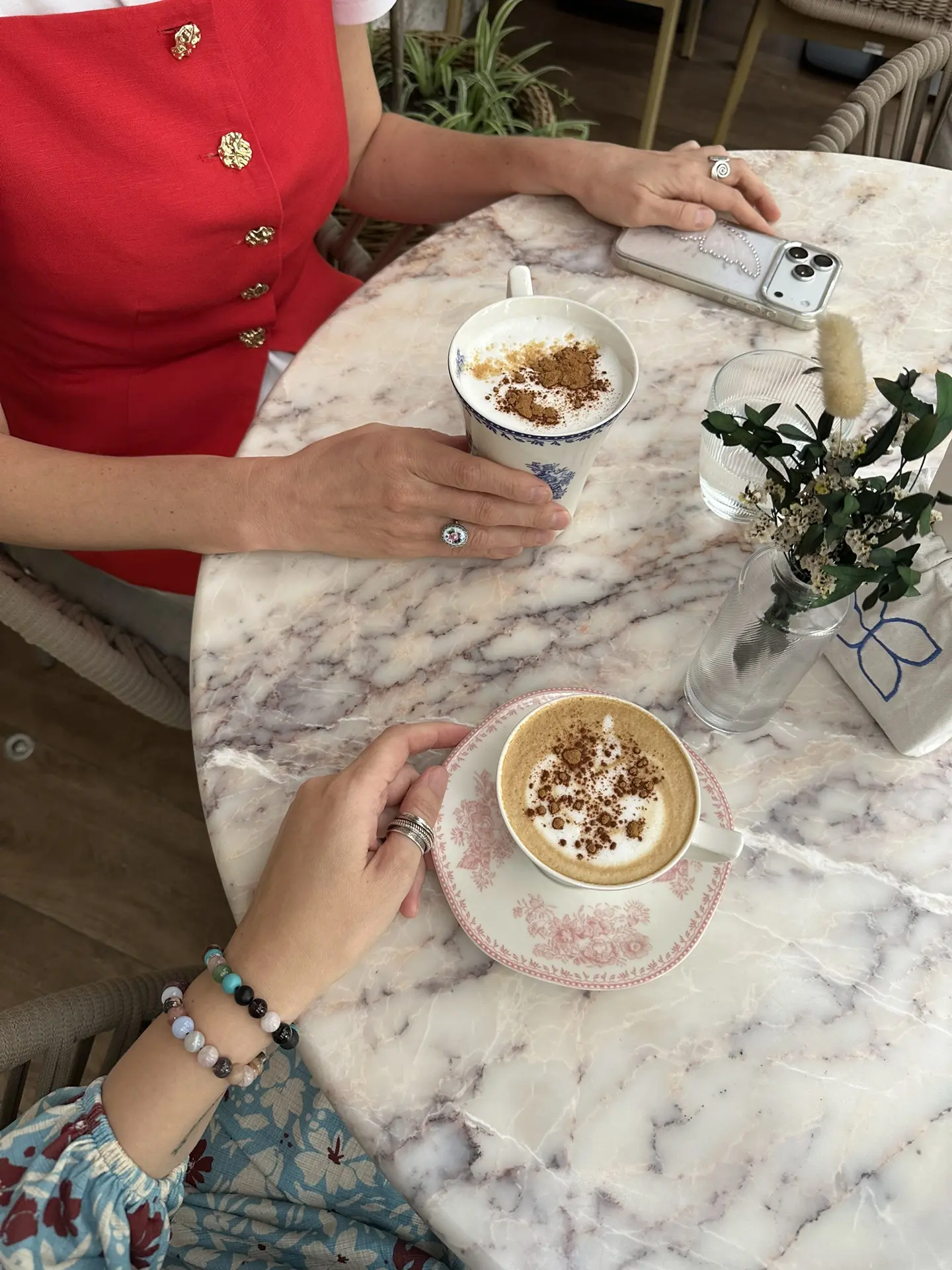 Как корица этому кофе вкус прибавляет, так и деньги на мой банковский счёт поступают!