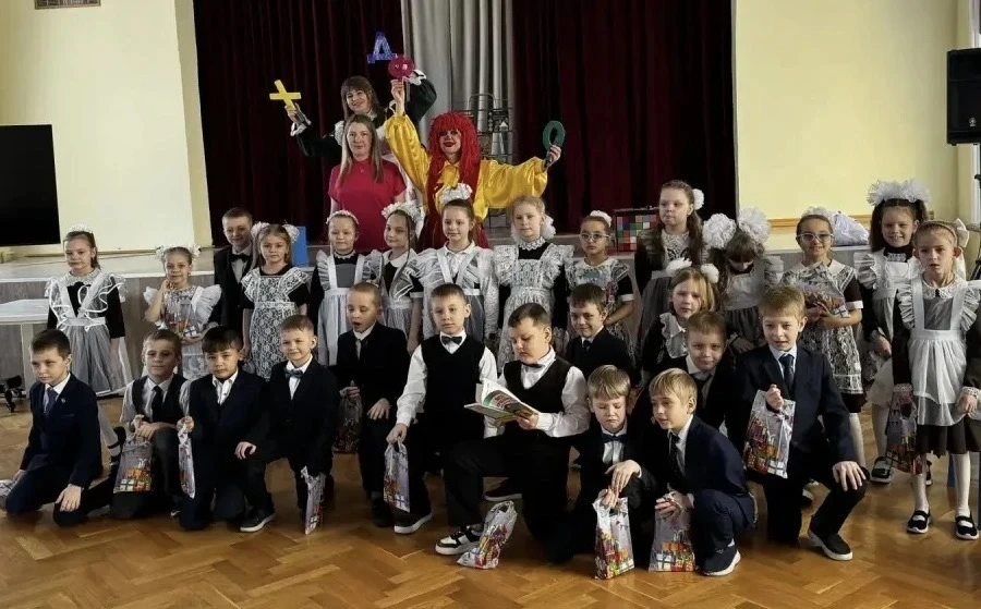 17 марта в ДК «Цементник» произошло важное событие: 64 первоклассника  из 1 "Д" и 1 "Е" классов офиц