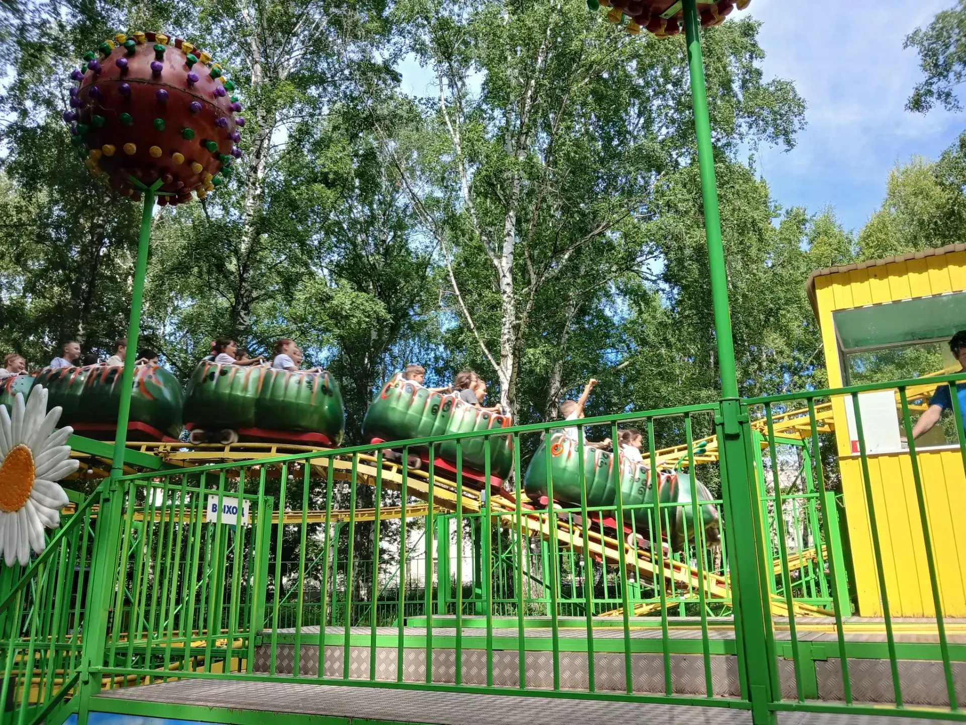 🚀 Космическое веселье в парке Гагарина!

Сегодня наш школьный лагерь совершил настоящее приключение