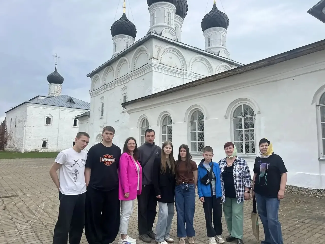 Тишина древних стен и живая история

В нашем путешествии в Макарьев нас ждала встреча с одним из сам