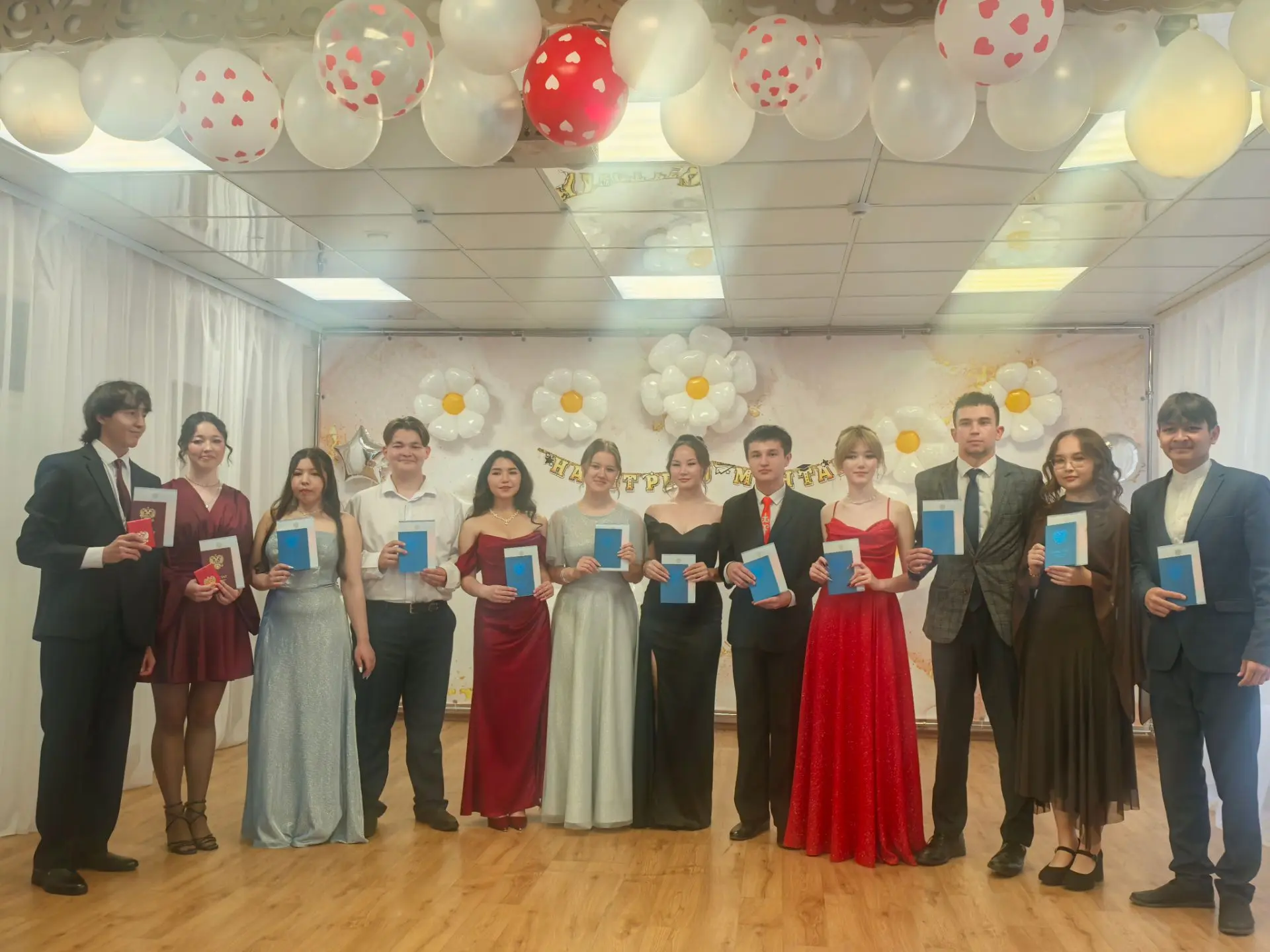 💫💫💫 Матур йола буйынса, гимназиябыҙҙа тантаналы шарттарҙа 11-се класс уҡыусыларының ...