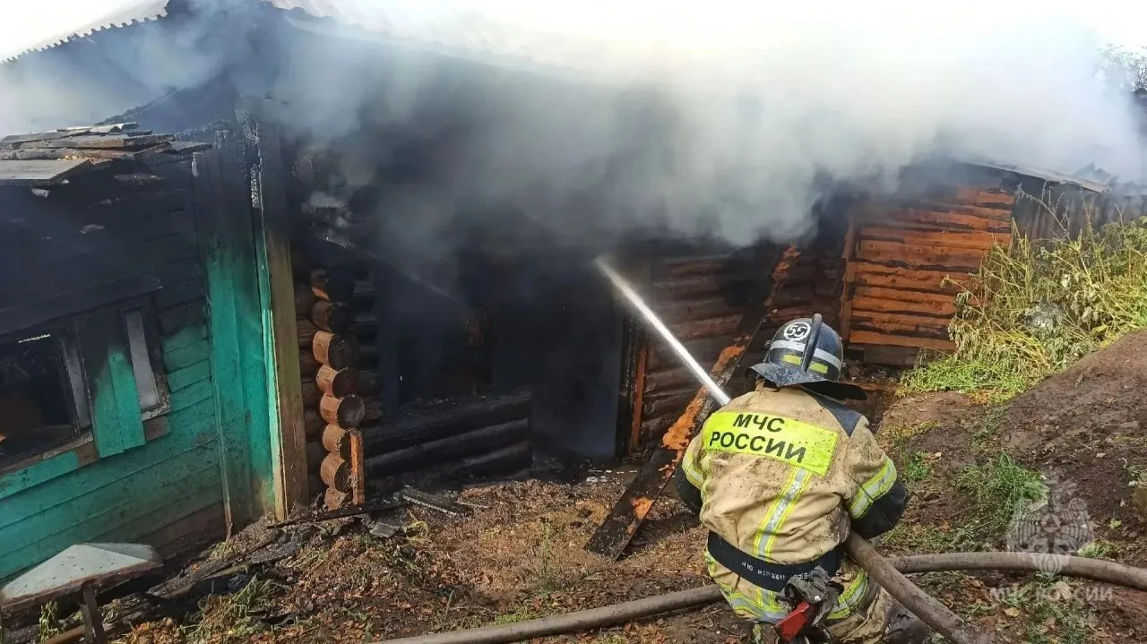 Два человека погибли на пожаре в Суне