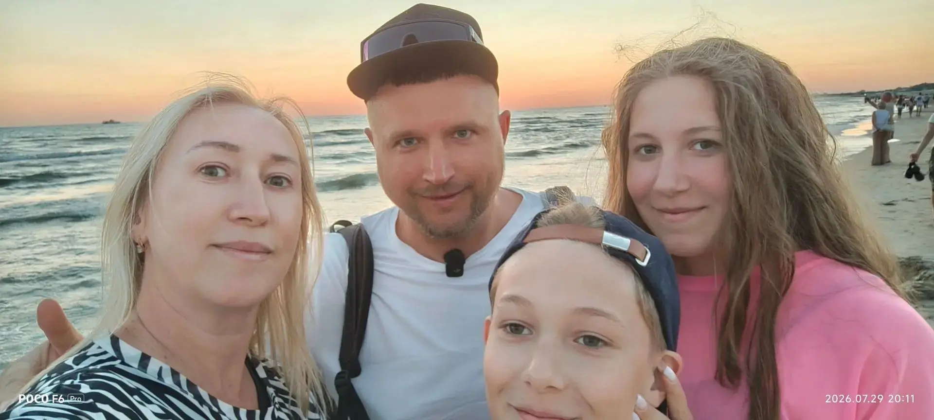 Если хотите встретить Юрия на пляжах Анапы, прогуляйтесь от Жемчужины России в сторону ...