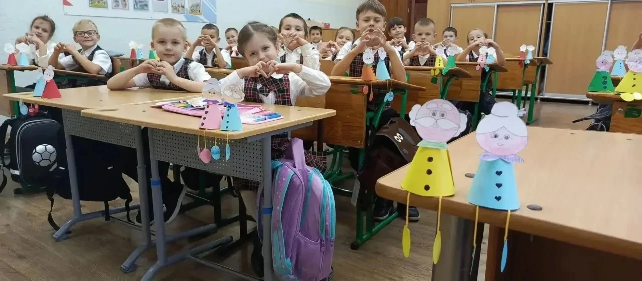 Ко Дню пожилого человека в школах Новороссийска прошли тёплые и душевные мероприятия.