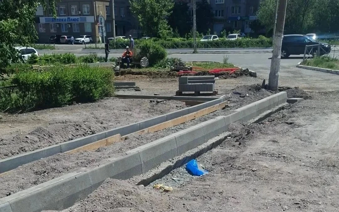 В Новотроицке обновят каскад аллей по ул. Советской 
 
До 30 сентября в Новотроицке обновляют участо