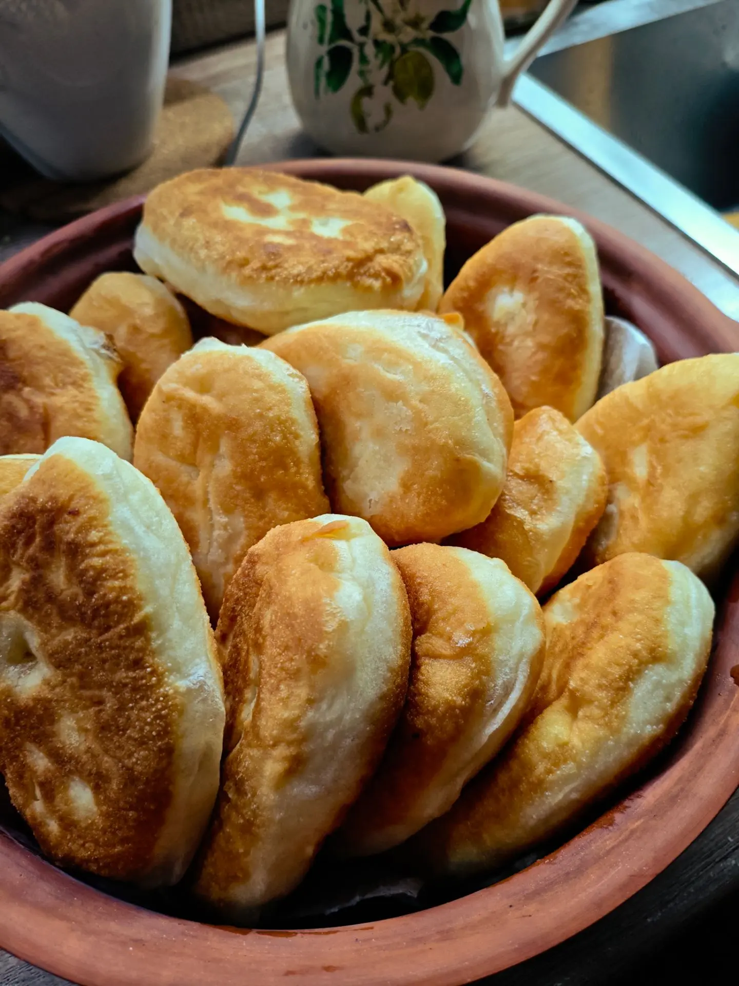 Пирожочки с картошкой, перчики болгарские -это я вчера делала. А на противне -это наш п...
