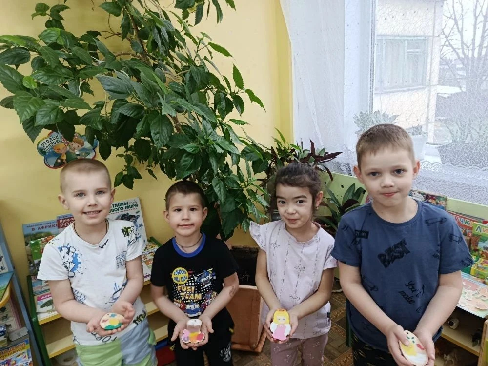 Наши воспитатели постарались сделать знакомство дошкольников с православной Пасхой макс...
