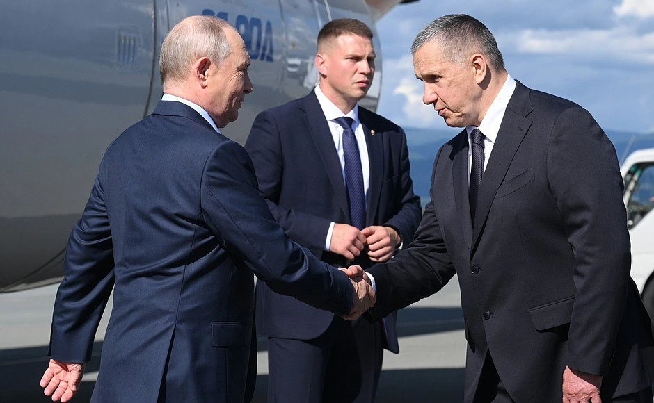Владимир Путин прибыл во Владивосток, где примет участие в XI Восточном экономическом ф...