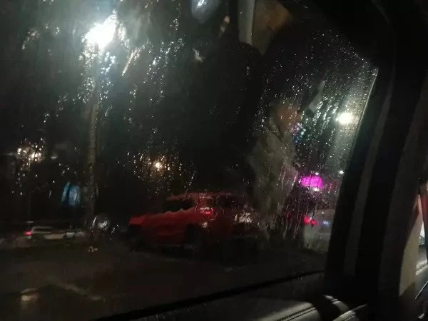 ⛈️ На Дону объявили штормовое предупреждение из-за ливня, града и сильного ветра