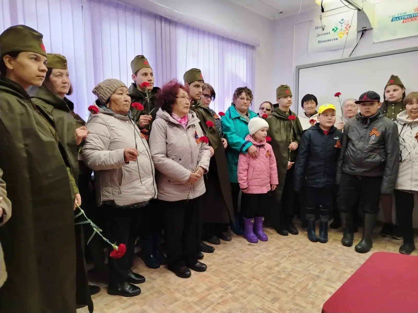 Сегодня, 9 мая, в МКОУ «ООШ с. Мурья» прошёл торжественный митинг с церемонией возложен...