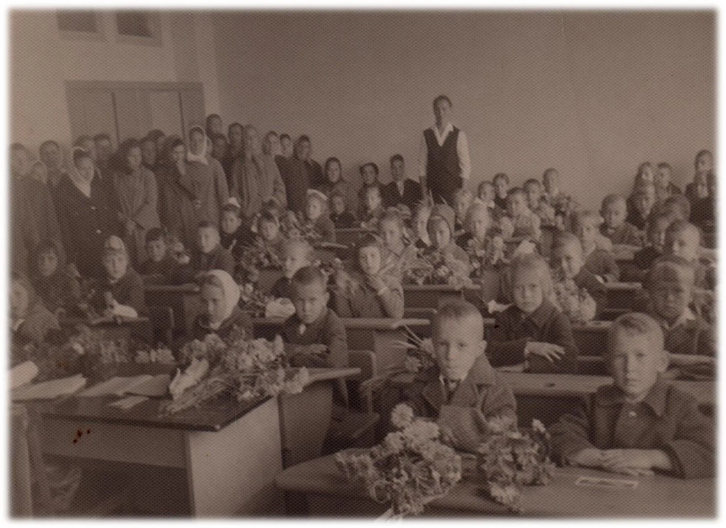С ЮБИЛЕЕМ РОДНАЯ ШКОЛА 1 сентября 1966 года в поселке Ува открылась новая средняя школа...