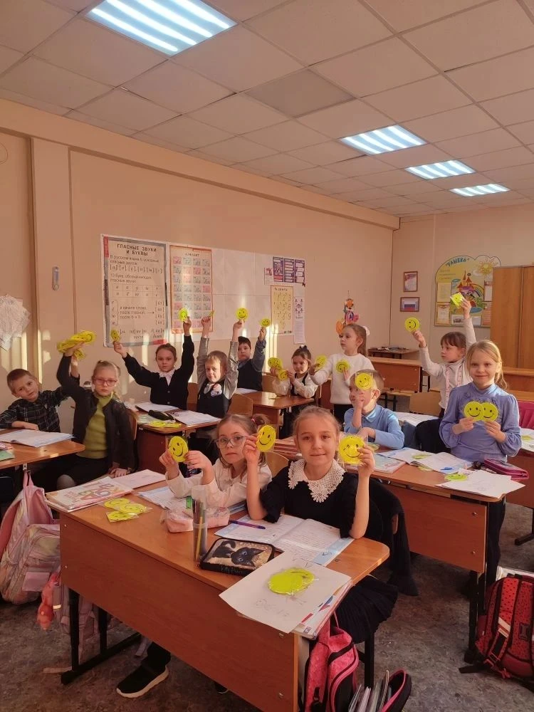 Маячки безопасности для самых маленьких: в Школе прошел праздник дорожной безопасности!  Безопасност