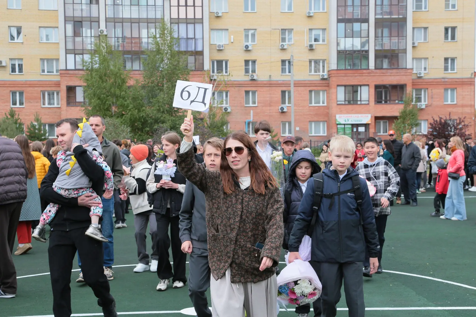 В новой школе № 155, как и в любом большом образовательном учреждении 1 сентября проход...