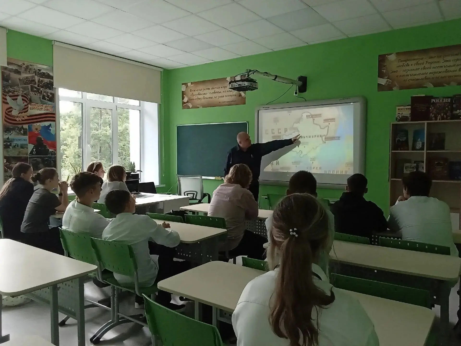 Уроки мужества в Лужской санаторной школе-интернате