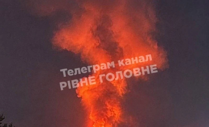 🔴🔴🔴🔴🔴 Мониторинговые каналы противника сообщают о поражении объекта ВСУ в Ровенско...