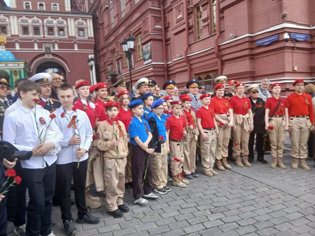 🎖🌹В преддверии празднования годовщины Победы над фашистской Германией юнармейцы и орлята нашей школы