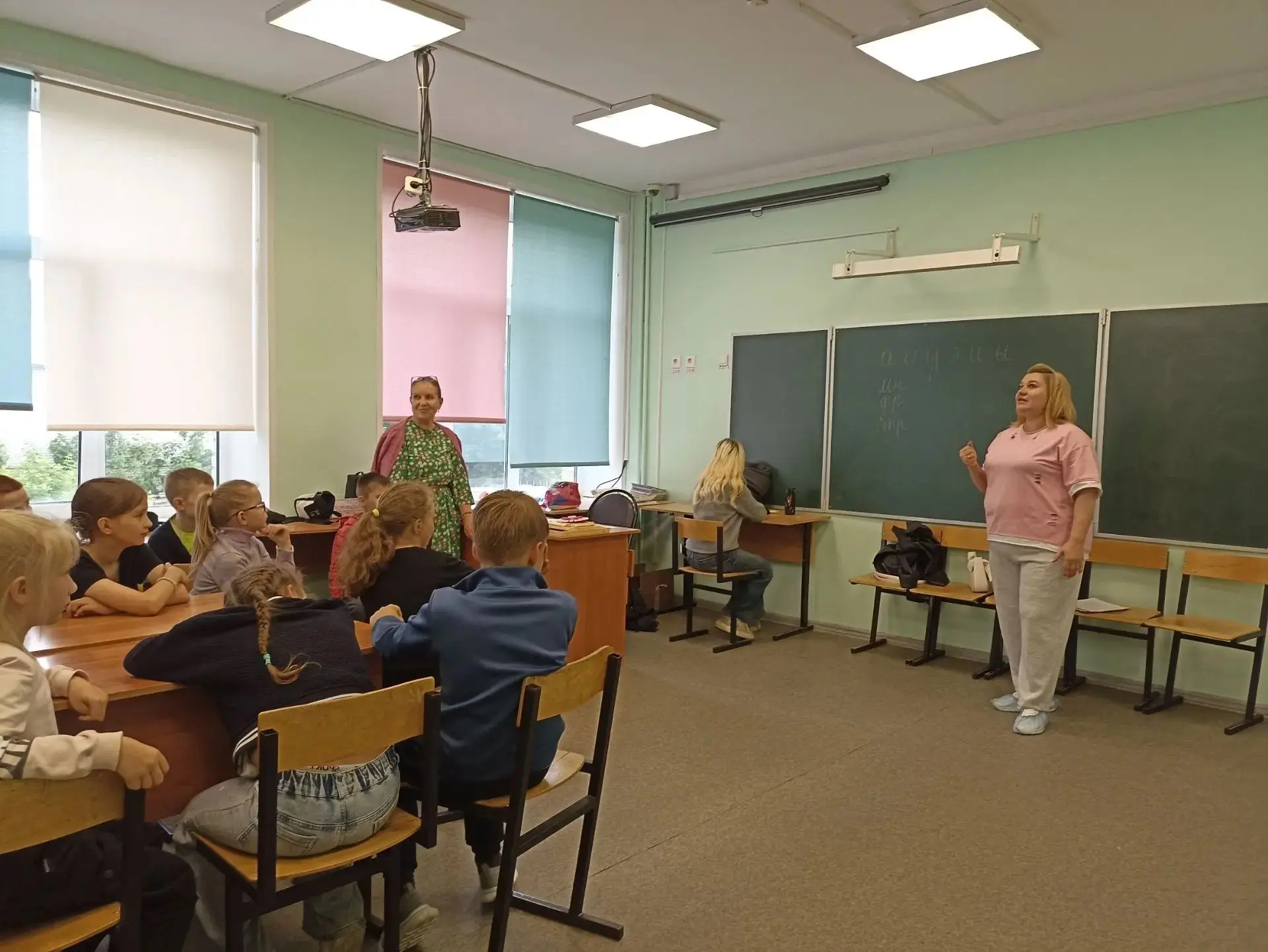 18 июня для детей пришкольного лагеря МБОУ СОШ №11 прошло мероприятие "Чтение с наставником", посвящ