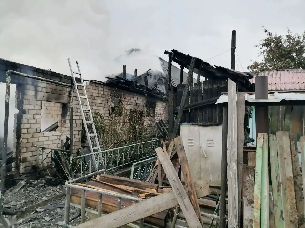 🔥 Олонецкие пожарные ликвидировали пожар в бане в деревне Верховье

📞 Сегодня ночью, 20 июля, в 01