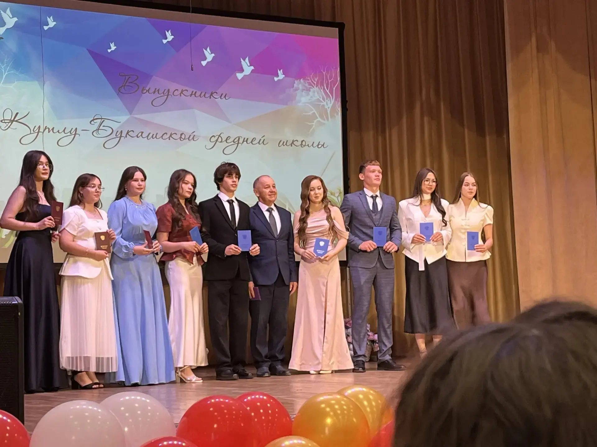 Кадерле балалар,бүген сез өлгергәнлек аттестаты алдыгыз, бу сезнең тормышыгызда белемегез дәрәҗәсен 