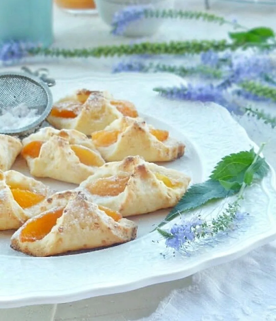 🥧 ТВОРОЖНОЕ ПЕЧЕНЬЕ 
С АБРИКОСАМИ — тот самый десерт, который сделает
 рабочий день чуточку слаще! 