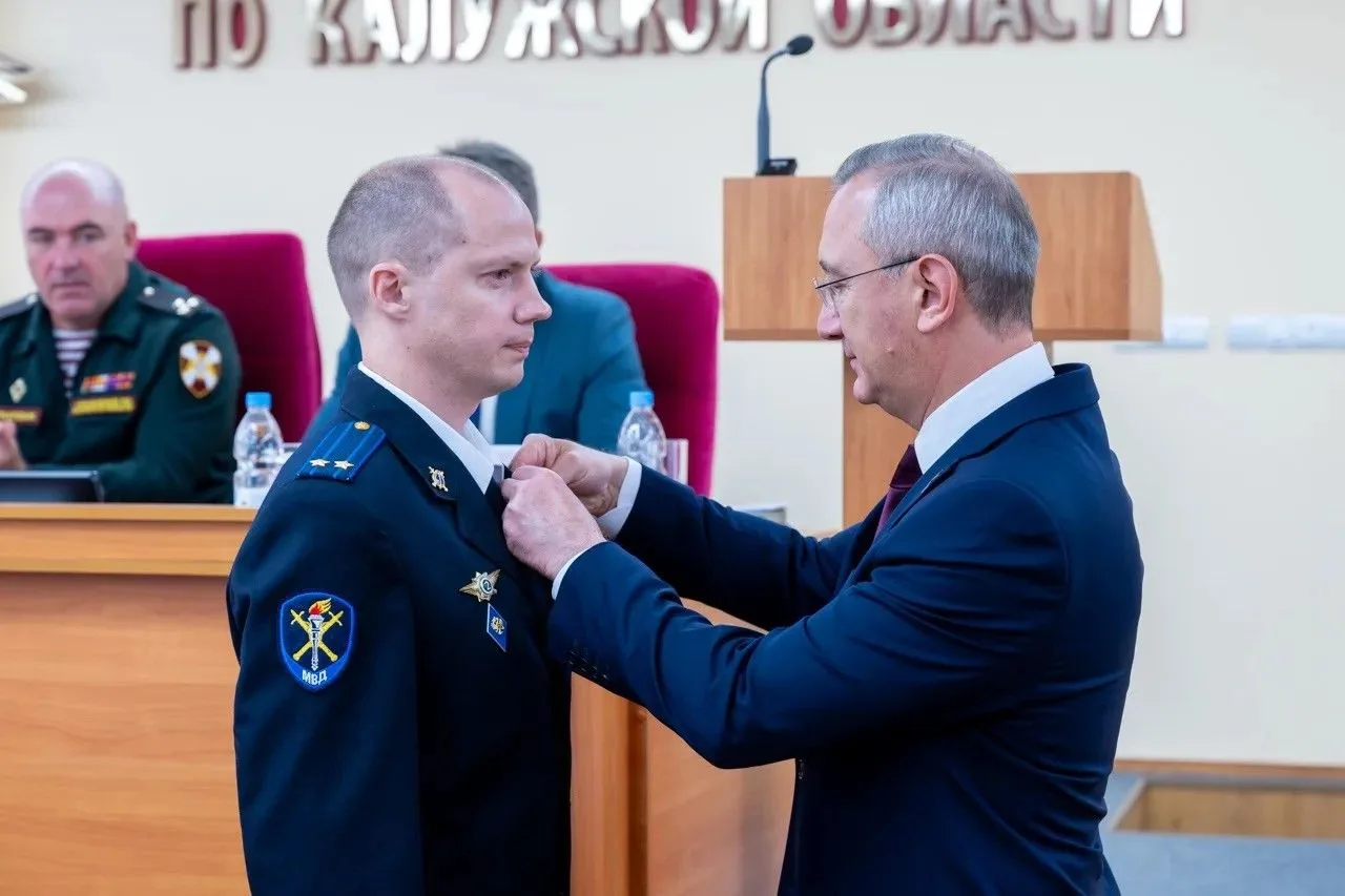 🎖 Владислав Шапша наградил отличившихся в службе полицейских

Губернатор подчеркнул, что даже в усл