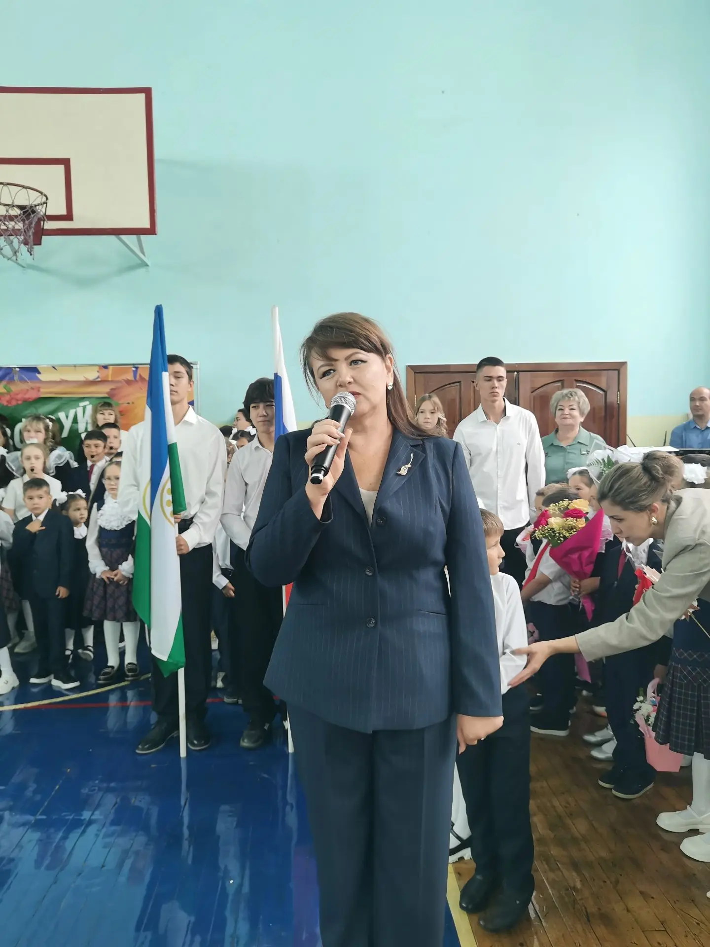 С Днем знаний! В нашей школе прозвенел первый звонок! 🔔✨