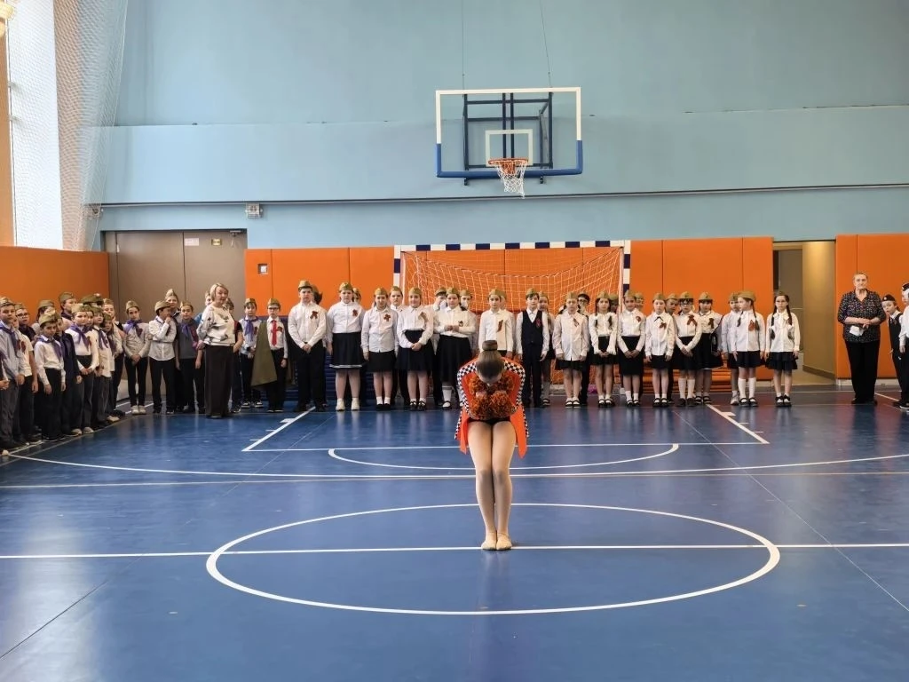 🎶 Строем — к Победе!  В честь 81-й годовщины Победы в Великой Отечественной войне в школьном корпусе