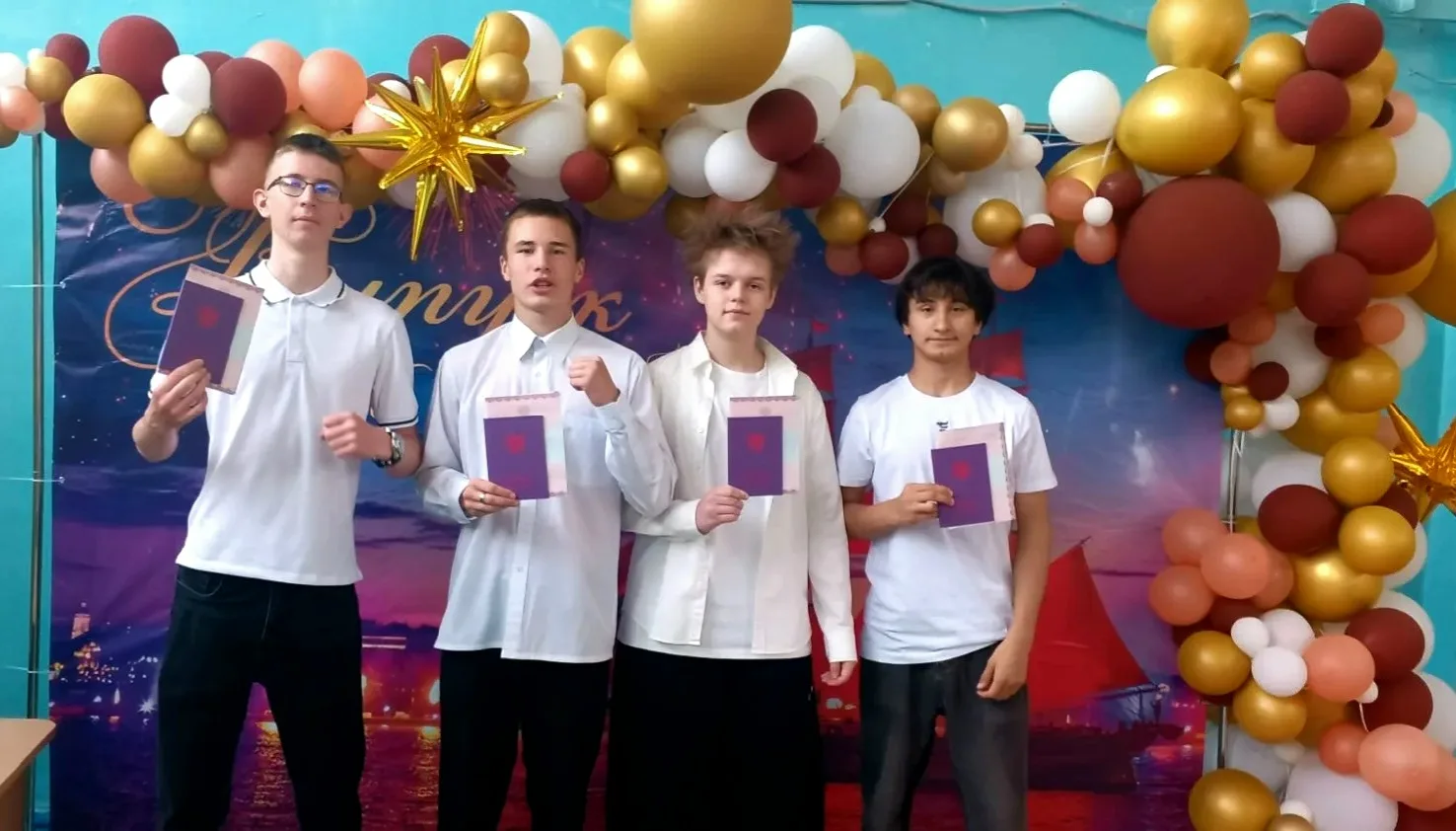 Вручение аттестатов — 2026 🎉

1 июля 2026 года в нашей школе были вручены аттестаты обучающимся 9-х