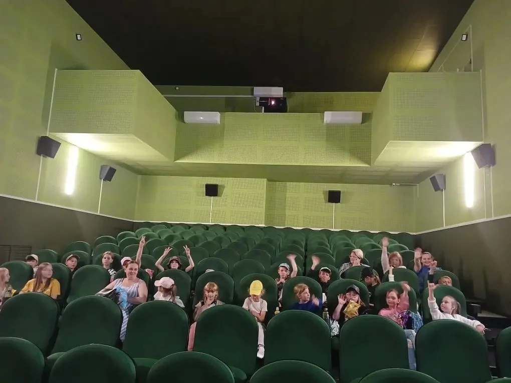 🎥 Кино-приключение в "Орлёнке": смотрим "Не одна дома 3. Выпускной"

5 июня ребята из пришкольного 