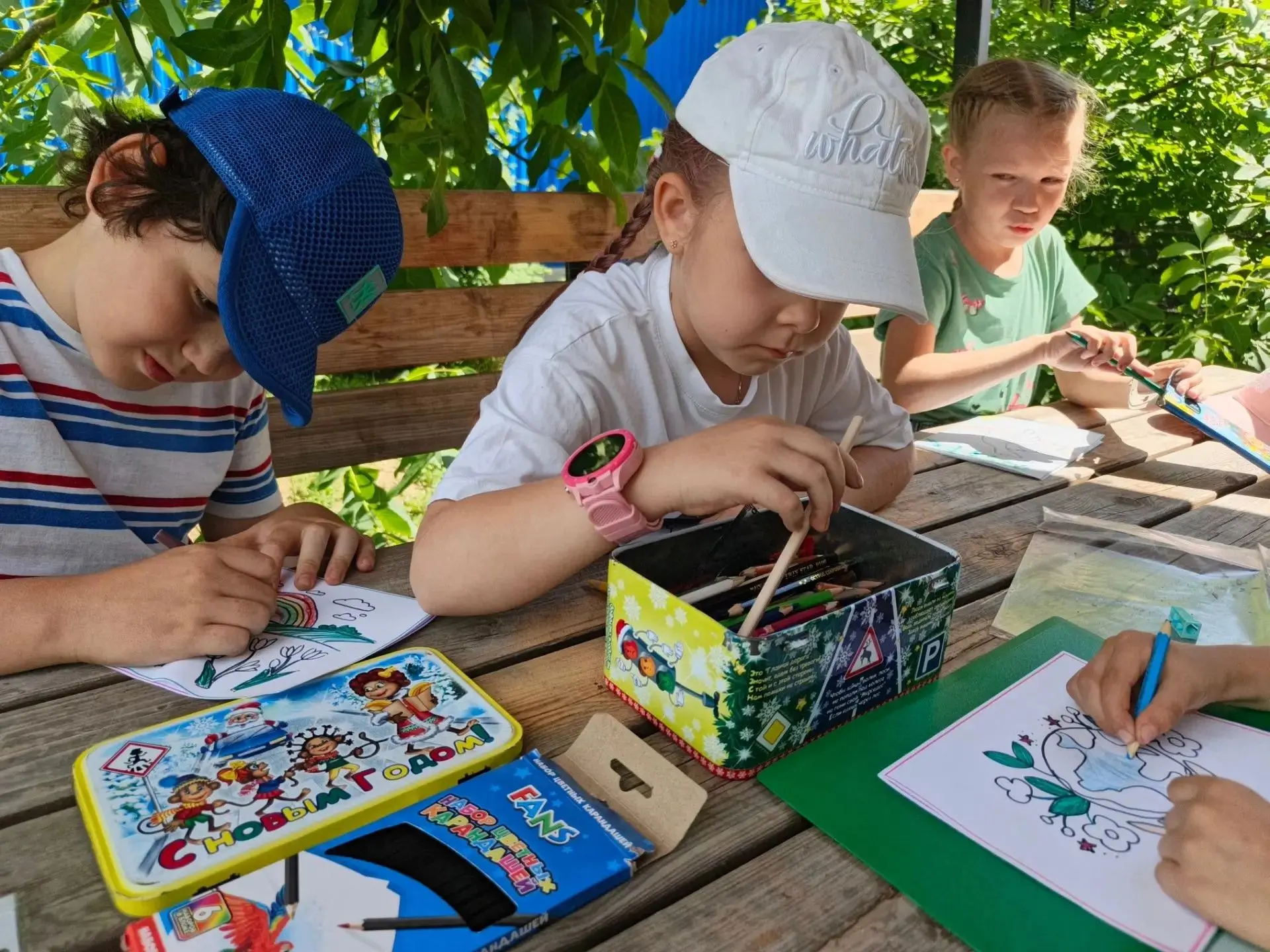 💌 Сердечные послания для родных участников СВО 🎨В лагере  «Причал» прошла трогательная патриотичес