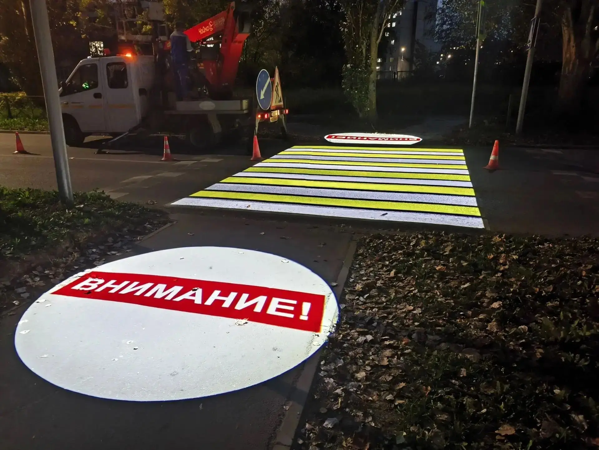 В Новочебоксарске появились еще два проекционных пешеходных перехода