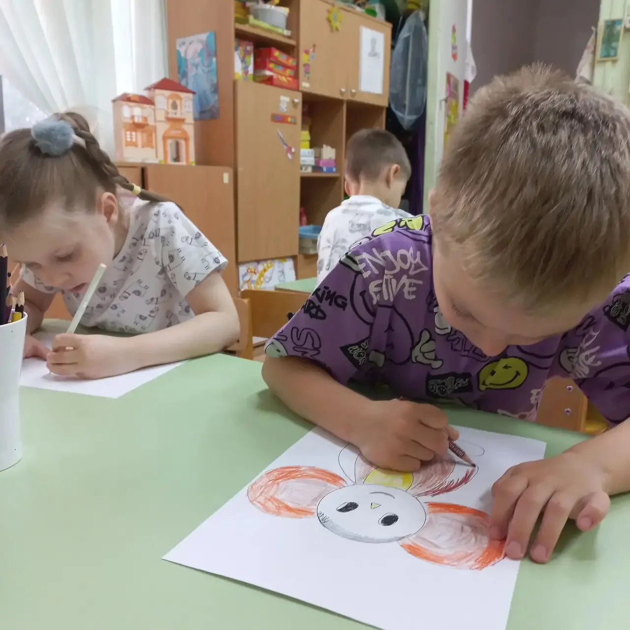 Сегодня в день Чебурашки дети группы «Ромашка» слушали произведение Э.Успенского «Кроко...